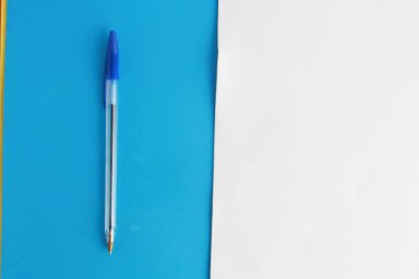 Saragossa İspanya. 18 Eylül 2018, Bic Cristal mavi kalemle damgalandı.