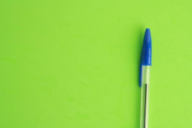 Saragossa İspanya. 18 Eylül 2018, Bic Cristal mavi kalemle damgalandı.