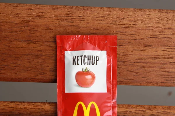 Saragossa Spanien September 2018 Mcdonald Ketchup Sachet Mcdonald Ist Die — Stockfoto