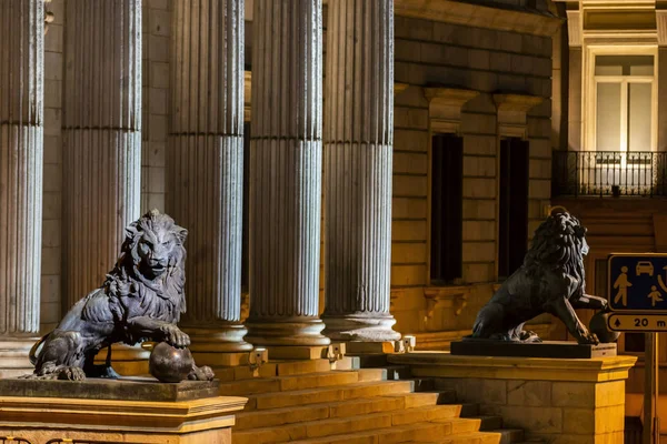 Monument Lion Djur Med Globe Sitter Plattan Spanska Kongressen Suppleanter — Stockfoto