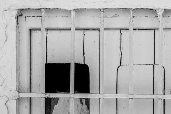 Gitter des alten Fensters — Stockfoto