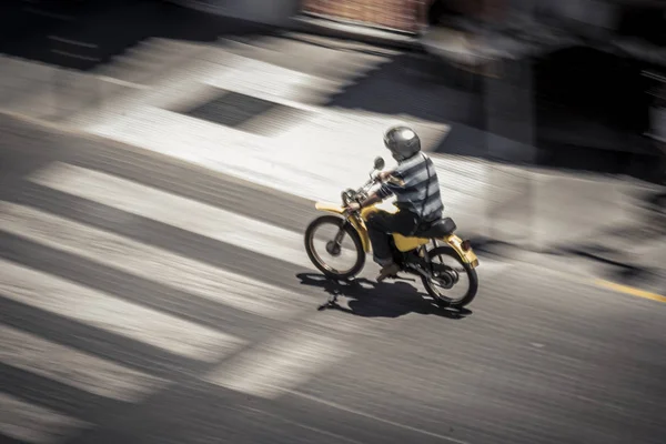 Anonymous man riding motorbike on street — Stock Photo, Image