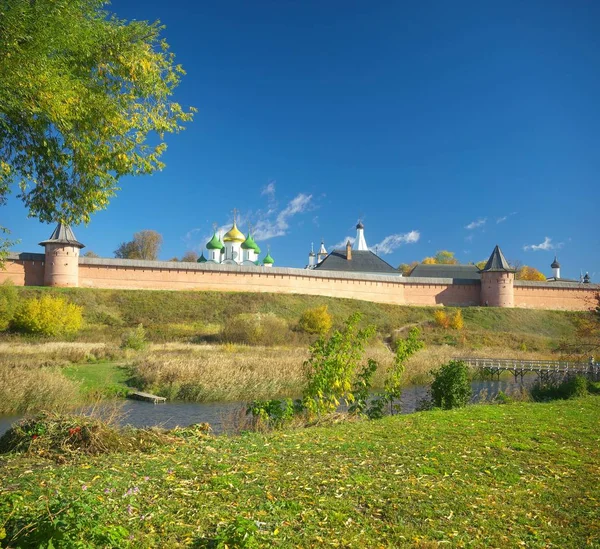 Jesienny krajobraz w Suzdal. — Zdjęcie stockowe