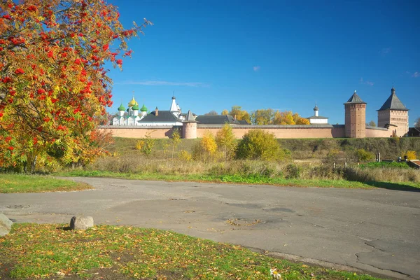 Jesienny krajobraz w Suzdal. — Zdjęcie stockowe