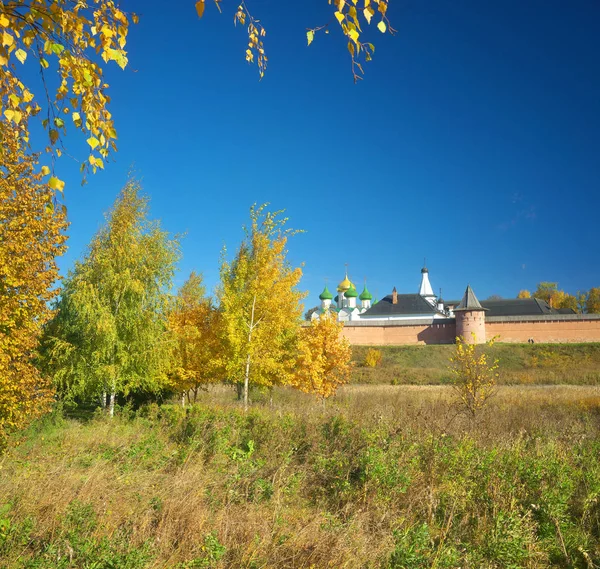 Jesienny krajobraz w Suzdal. — Zdjęcie stockowe