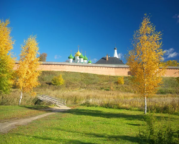 Jesienny krajobraz w Suzdal. — Zdjęcie stockowe
