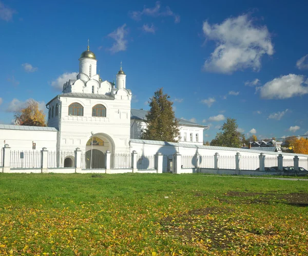 Осінній пейзаж у місті Suzdal. — стокове фото