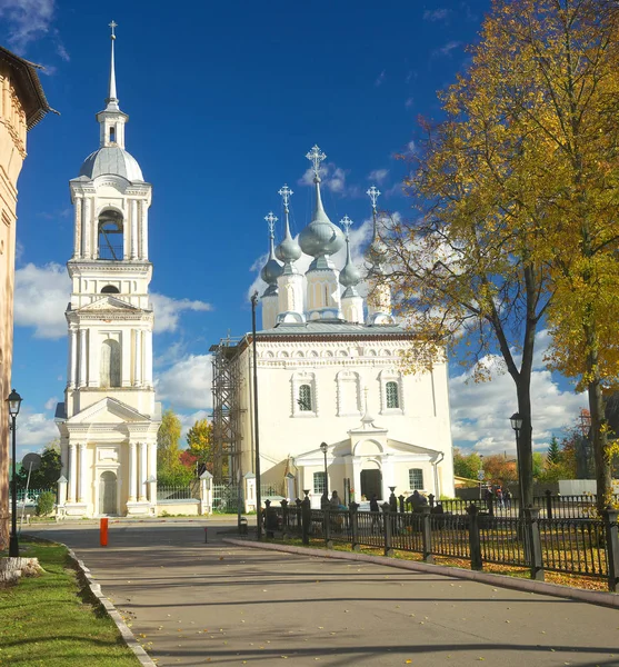 Jesienny krajobraz miasta Suzdal. — Zdjęcie stockowe
