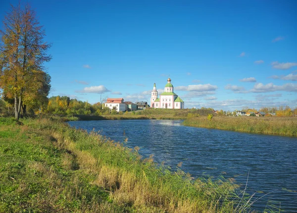 Autumn landscape in Suzdal. Gold ring of Russia. — Stock Photo, Image