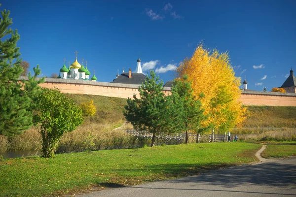 Jesienny krajobraz w Suzdal. — Zdjęcie stockowe