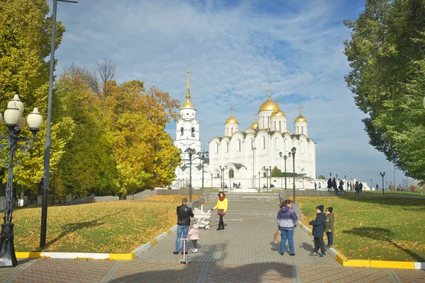 Владимир, Росія - 07 жовтня 2018: Успенської церкви в історичному центрі міста Володимир. — стокове фото