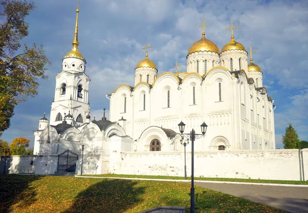 Igreja de assunção no centro histórico da cidade de Vladimir . — Fotografia de Stock