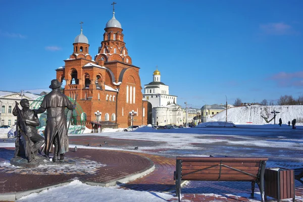 Βλαντιμίρ, Ρωσία - Φεβρουάριος 16.2019: εκκλησία της Αγίας Τριάδας και Golden Gate. — Φωτογραφία Αρχείου
