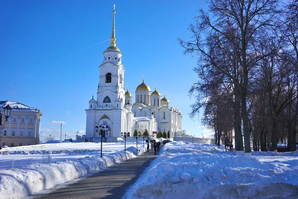 Vladimir, Rússia - 16 de fevereiro de 2019: A Catedral da Dormição ou Assunção foi uma igreja-mãe da Rússia medieval — Fotografia de Stock