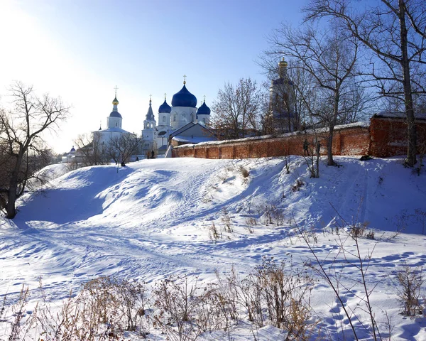 Convento de Bogolyubsky Natividade da Virgem. Mosteiro ortodoxo na aldeia de Bogolyubovo, região de Vladimir — Fotografia de Stock