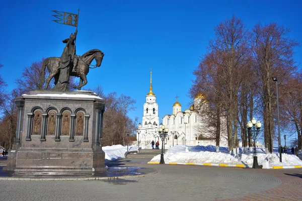 Prens Vladimir kırmızı güneş anıt ve sanctifier Feodor, Vladimir City, Rusya Federasyonu — Stok fotoğraf