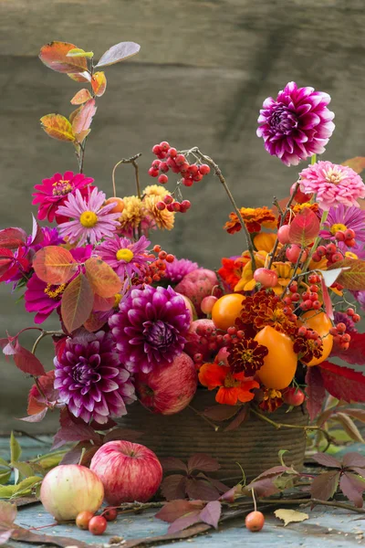 Herbstblumen Strauß Herbstkomposition Mit Dahlie — Stockfoto