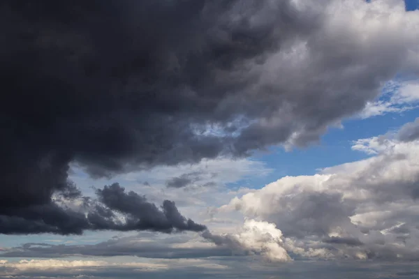 Episk Storm Himmel Mörkgrå Och Vitt Regn Moln Bakgrund Textur — Stockfoto