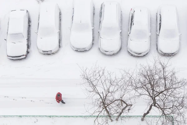 Auto Coperte Prima Neve Parcheggio Dopo Nevicate — Foto Stock