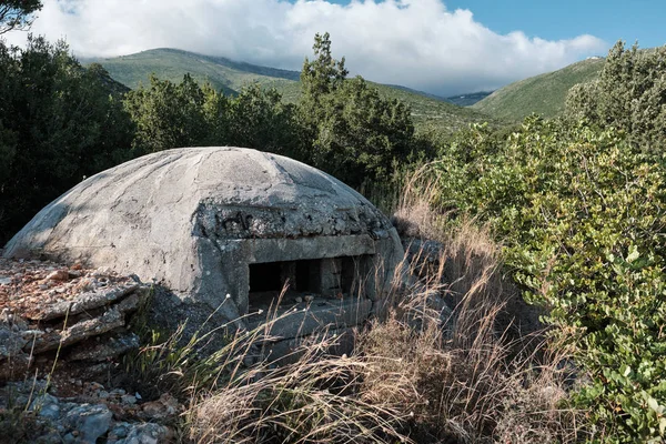 Arnavutluk 'ta terk edilmiş bir sığınak