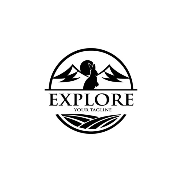 屋外探検バッジ 屋外探検家のレトロなイラスト 白いベクトルのイラストで — ストックベクタ