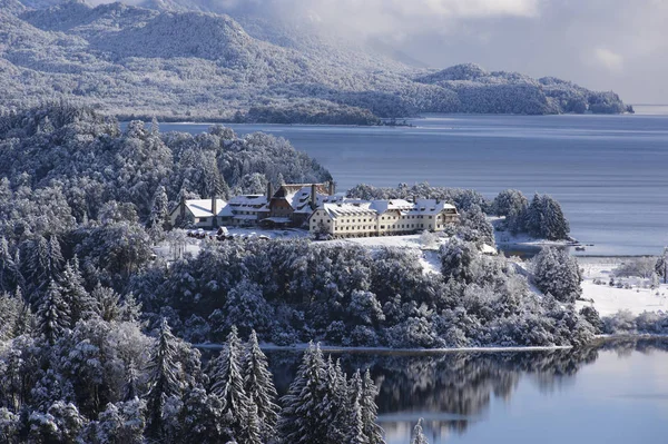Doğa ve kış görünümlerinde San Carlos de Bariloche, Patagonia, Arjantin.