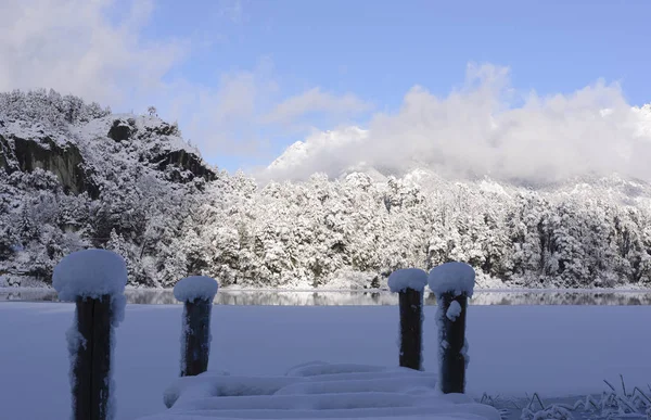 Doğa ve kış görünümlerinde San Carlos de Bariloche, Patagonia, Arjantin.