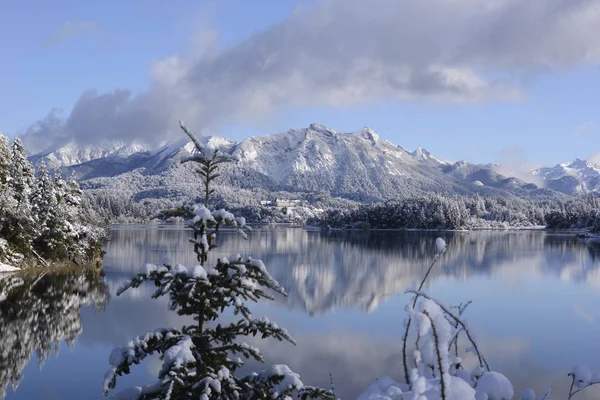 Doğa ve kış görünümlerinde San Carlos de Bariloche, Patagonia, Arjantin.