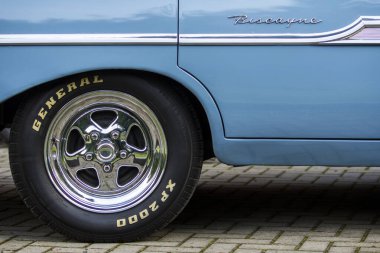 Eski moda araba. Yakın çekim.