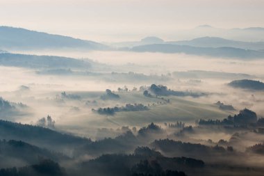 Dağlarda güzel bir gün doğumu
