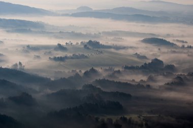 Dağlarda güzel bir gün batımı