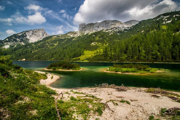 Красивий Краєвид Озера Горах — стокове фото