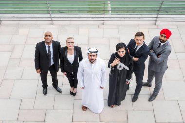 Toplantı toplantı ve iş - çok ırklı iş bahsediyoruz çok kültürlü iş adamları takım