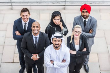 Toplantı toplantı ve iş - çok ırklı iş bahsediyoruz çok kültürlü iş adamları takım