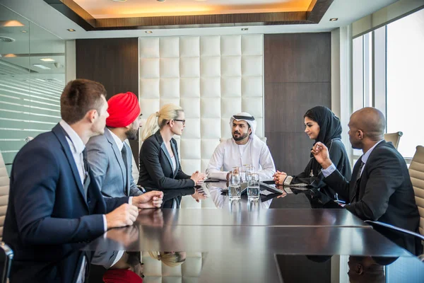 Reunión Empresarios Multiculturales Hablar Negocios Reunión Del Equipo Negocios Multirraciales —  Fotos de Stock