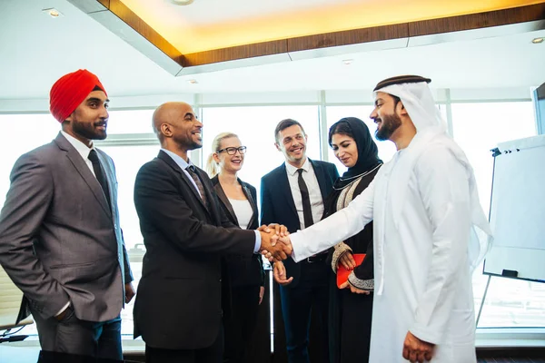 Multiculturele Zakenmensen Ontmoeten Praten Business Multiraciale Business Team Vergadering — Stockfoto