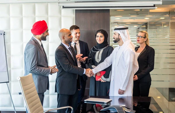 Reunión Empresarios Multiculturales Hablar Negocios Reunión Del Equipo Negocios Multirraciales —  Fotos de Stock