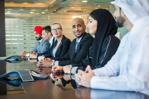 Reunión Empresarios Multiculturales Hablar Negocios Reunión Del Equipo Negocios Multirraciales —  Fotos de Stock