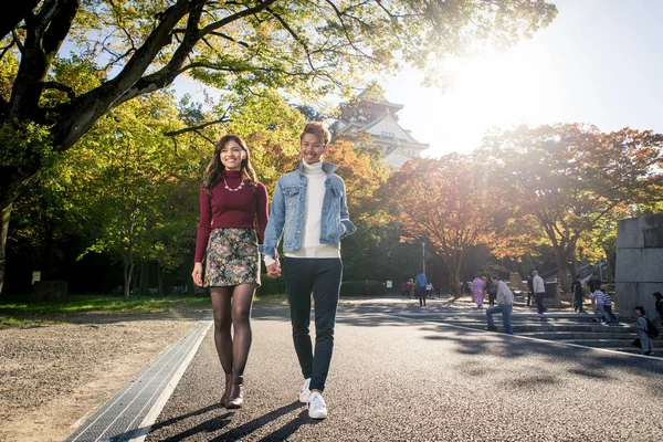 Jeune Couple Japonais Sortir Ensemble Plein Air — Photo