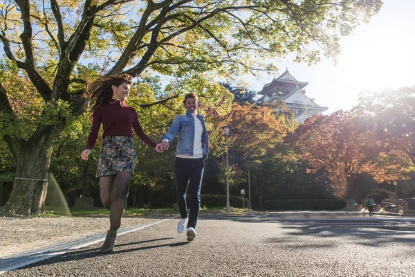 Jeune Couple Japonais Sortir Ensemble Plein Air — Photo