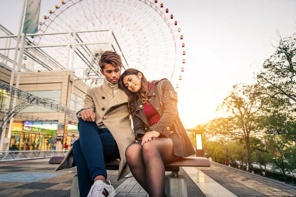 Jeune Couple Japonais Sortir Ensemble Plein Air — Photo