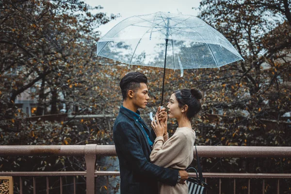 Pasangan Bahagia Yang Cantik Berkencan Tokyo — Stok Foto