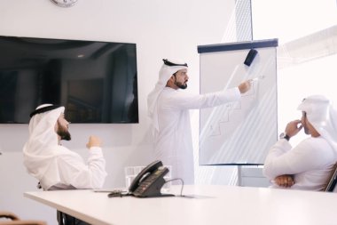 Toplantı ve iş - iş adamları portre Dubai söz Arap erkekler