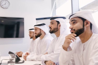 Toplantı ve iş - iş adamları portre Dubai söz Arap erkekler