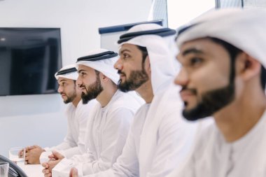 Toplantı ve iş - iş adamları portre Dubai söz Arap erkekler