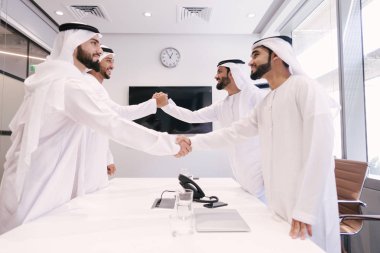 Toplantı ve iş - iş adamları portre Dubai söz Arap erkekler