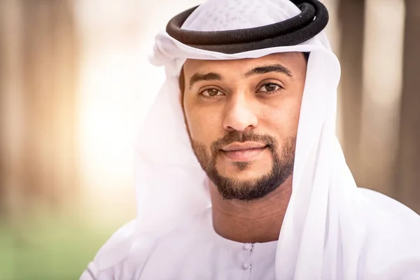 Arabian Affärsman Porträtt Grå Bakgrund — Stockfoto