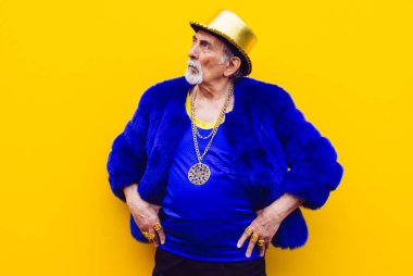 Dedesi portre renkli arka plan üzerinde