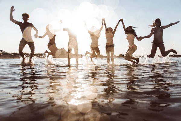 Amigos Divirtiéndose Mar — Foto de Stock