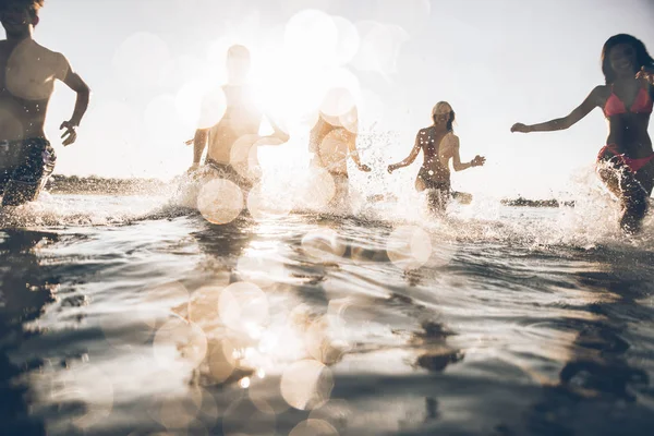 Friends Having Fun Sea — Stock Photo, Image